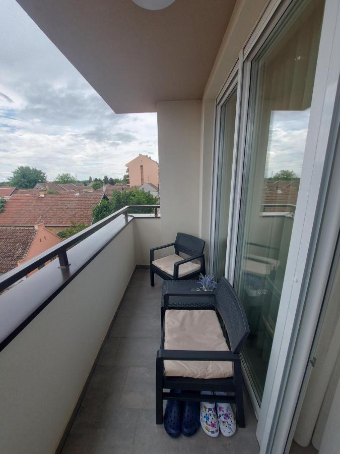 Ferienwohnung Kat Apartman Subotica Exterior foto